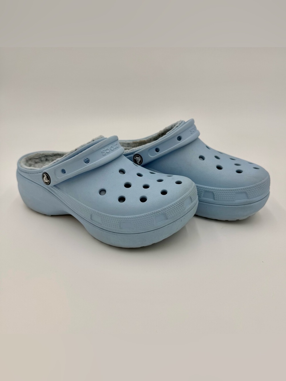Crocs Fuzzy Lined Platform Clogs Light Blue Women’s Sz 9